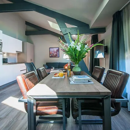 Yays Maritime By Numa Aparthotel 4*