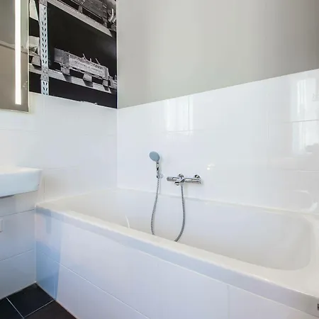 Yays Maritime By Numa Aparthotel 4*
